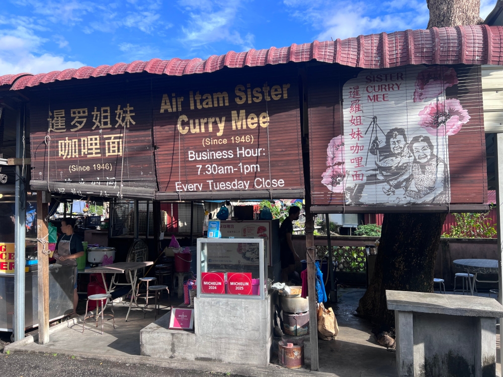 Sister Curry Mee is one of the iconic hawker foods in Air Itam. — Picture by Opalyn Mok Sister Curry Mee is one of the iconic hawker foods in Air Itam. — Picture by Opalyn Mok
