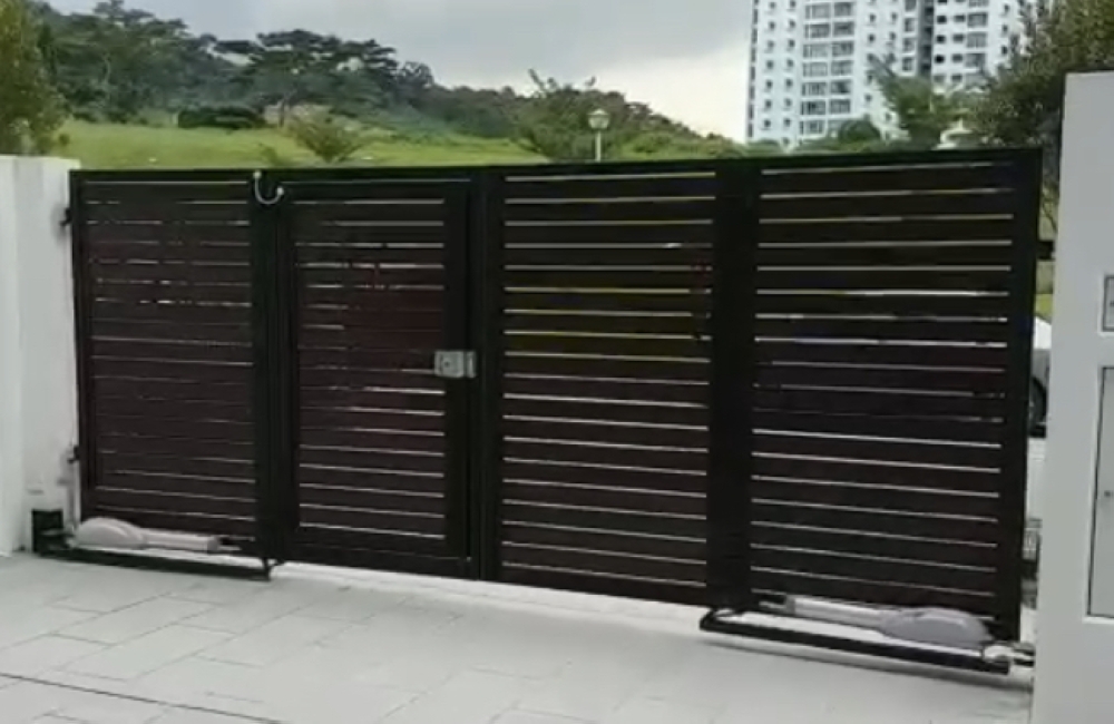 Singapore worker dies of injuries from trying to install autogate