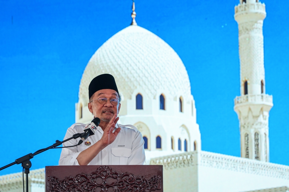 Prime Minister Datuk Seri Anwar Ibrahim delivers his speech at the launch of the Masjid Madani Arowana Permatang Pauh development project in Permatang Pauh today. — Bernama