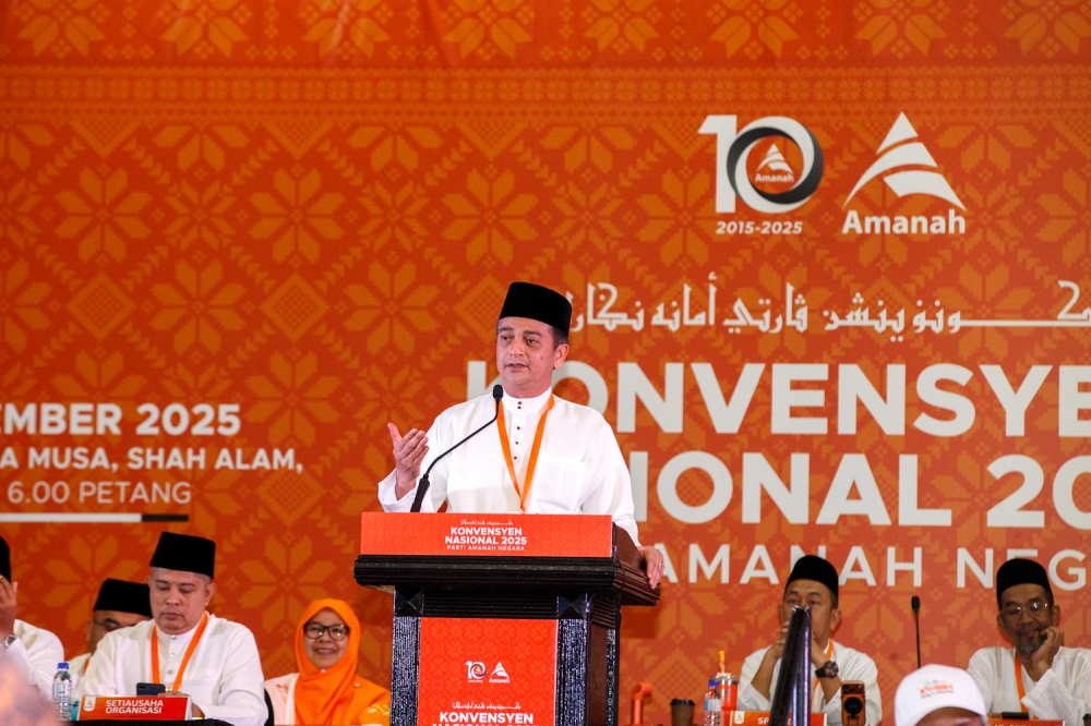 Amanah secretary-general Muhammad Faiz Fadzil delivers his speech during the Amanah National Convention in Shah Alam November 8, 2025. — Picture by Raymond Manuel