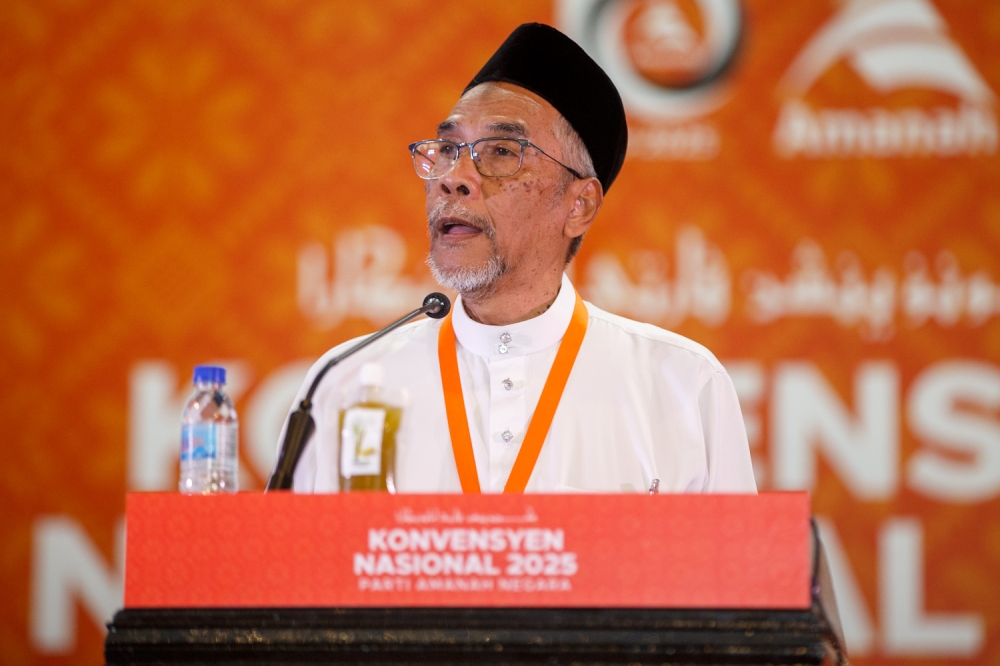 Amanah vice-president Datuk Mohd Hatta Ramli said the first motion up for debate is the proposed increase of the age limit for Amanah’s young women wing from 35 to 40.  — Picture by Raymond Manuel