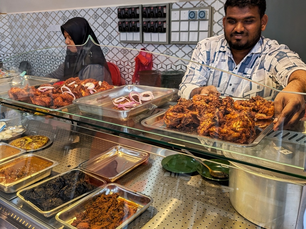 Even as early as 9am, most of the staple dishes are already available. — Picture by Ethan Lau