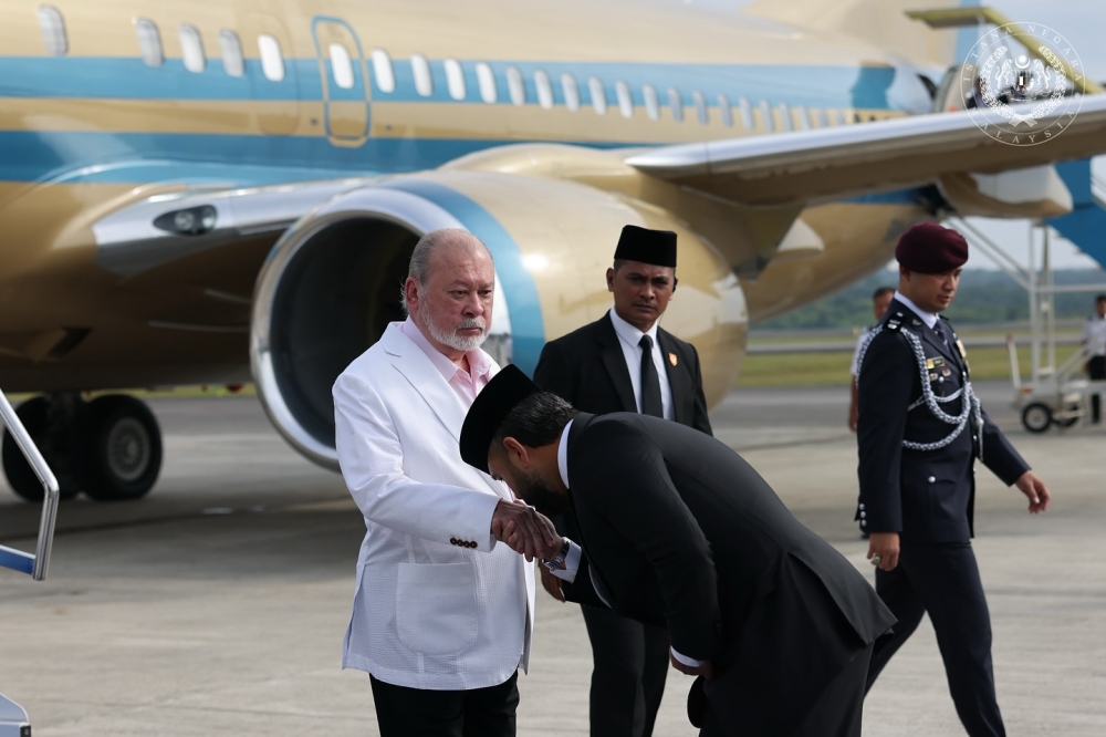 King returns home safely after completing state visit to Saudi Arabia, Bahrain
