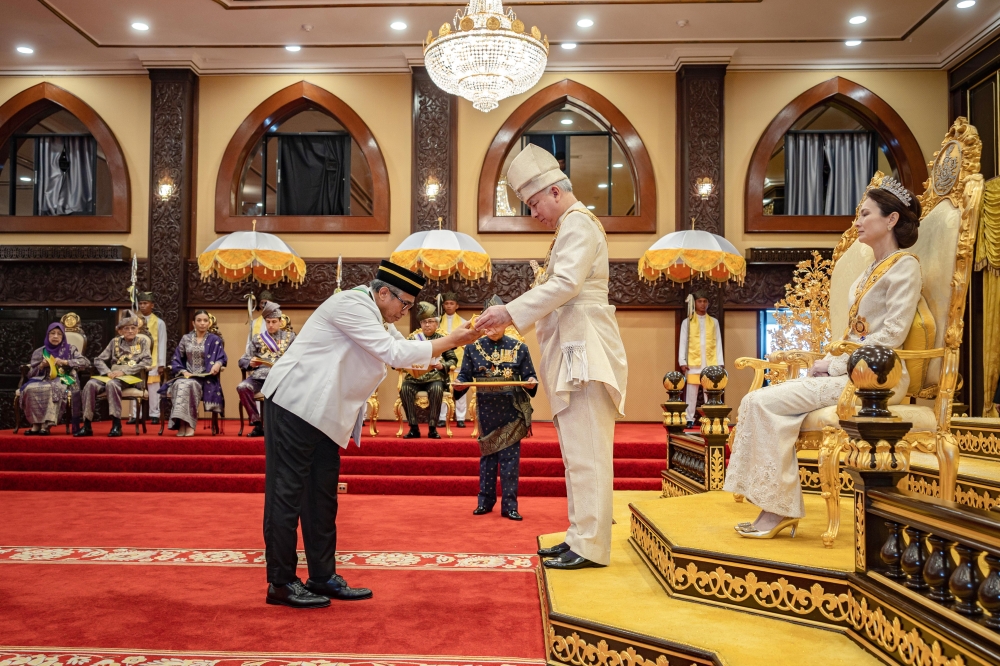 Sultan Nazrin confers state awards, medals on 30 recipients