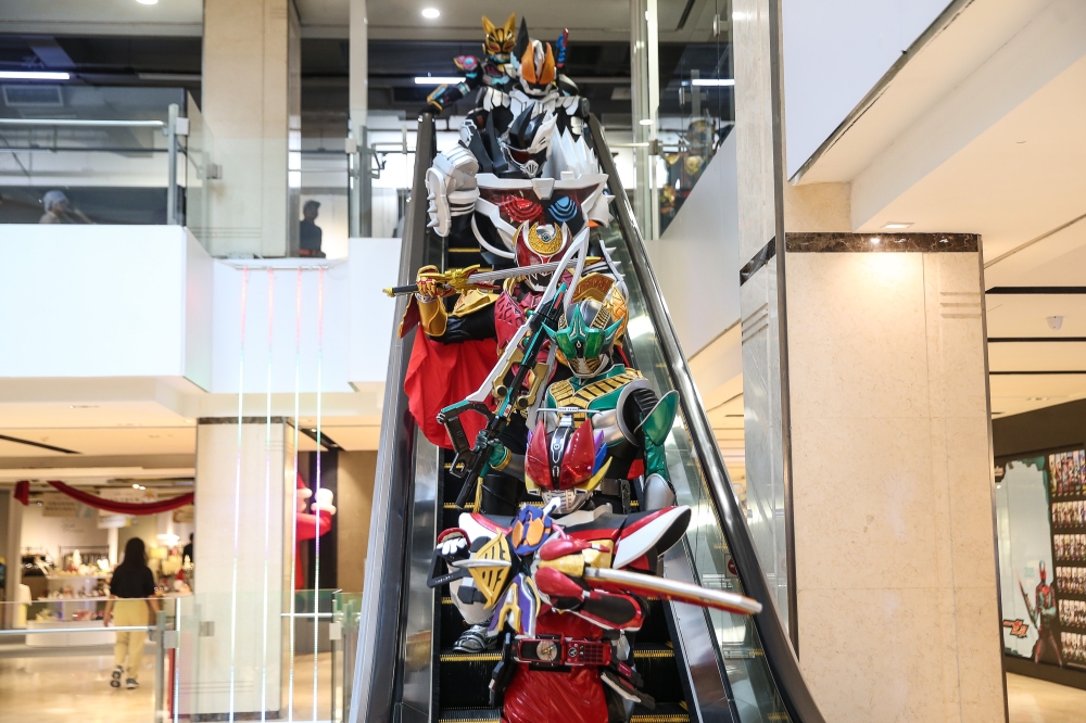 A cosplayed Kamen Rider poses with their weapon at Incubase Arena. — Photo by Yusof Mat Isa
