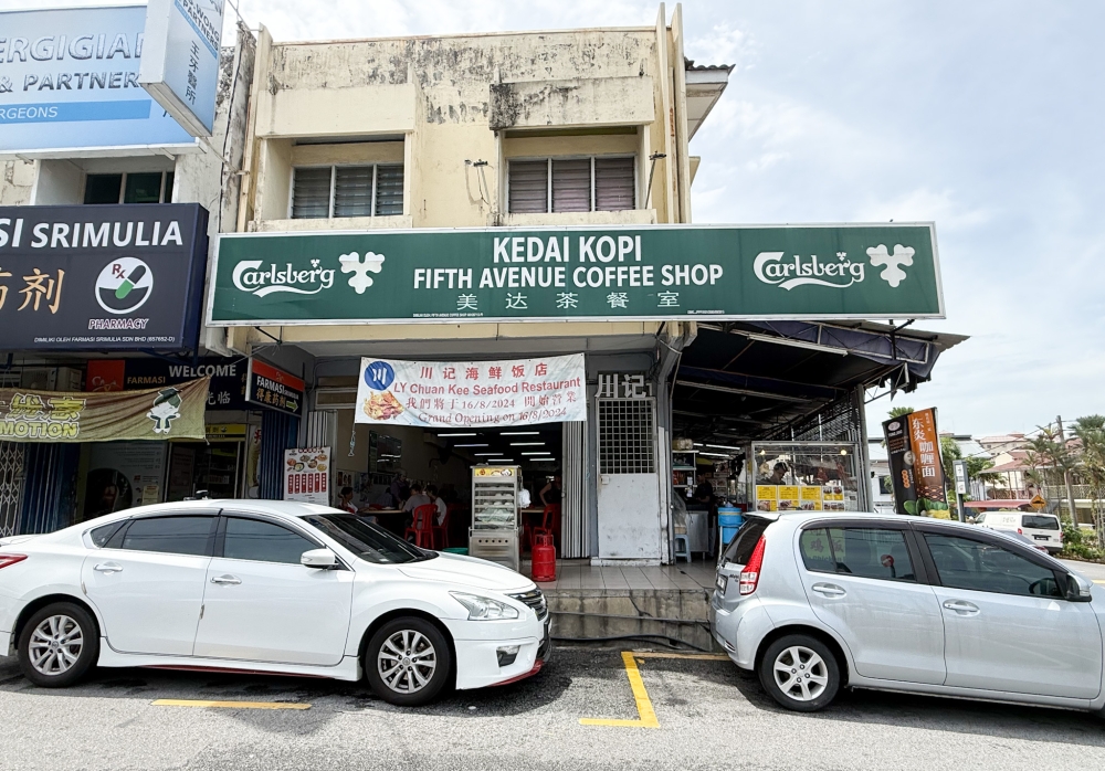 Located at the corner coffeeshop, the stall opens after 10am as in the early morning, there's a morning market on the streets. — Picture by Lee Khang Yi
