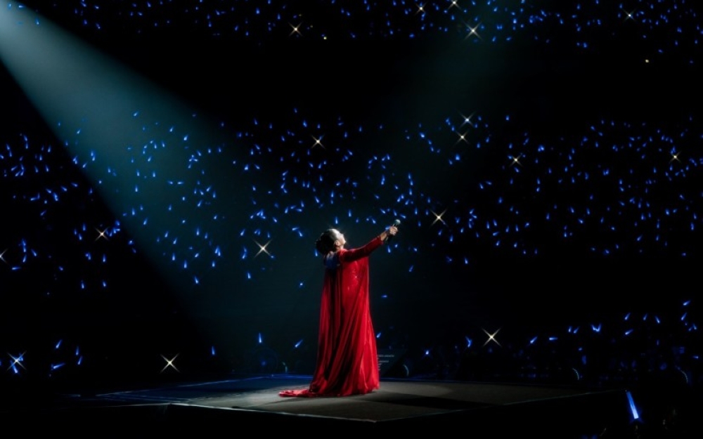 Before an audience of 9,000, Datuk Sheila Majid opened the night with her iconic 37-year-old hit ‘Warna’, dressed in a striking red ensemble. The crowd erupted in excitement, singing along to the lyrics of the song. — Bernama pic 