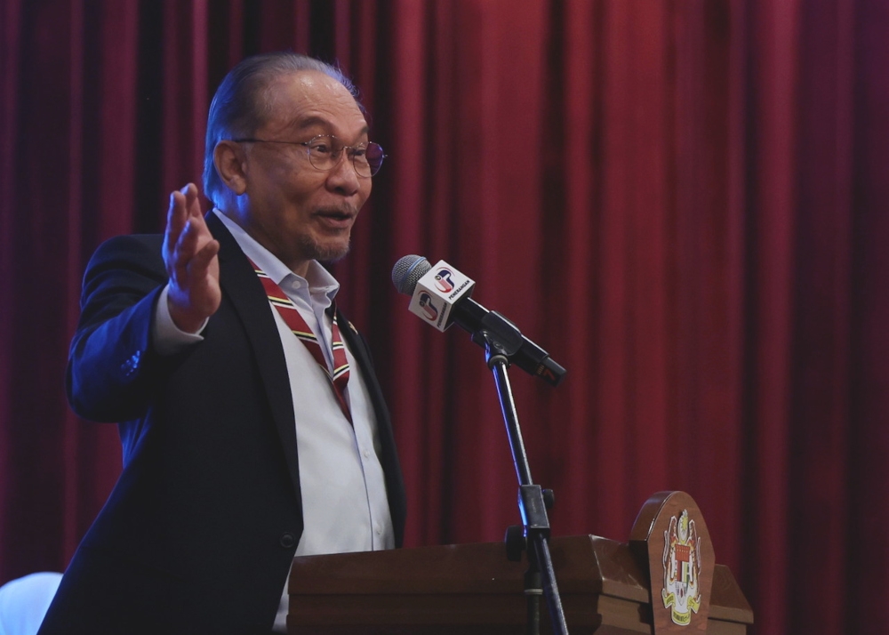 Prime Minister Datuk Seri Anwar Ibrahim warned that threats to national peace do not only come from external sources, but may also arise from envy and internal discord among the people. — Bernama pic 