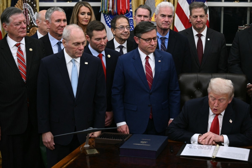 Congress ends longest shutdown in US history amid bitter partisan blame game