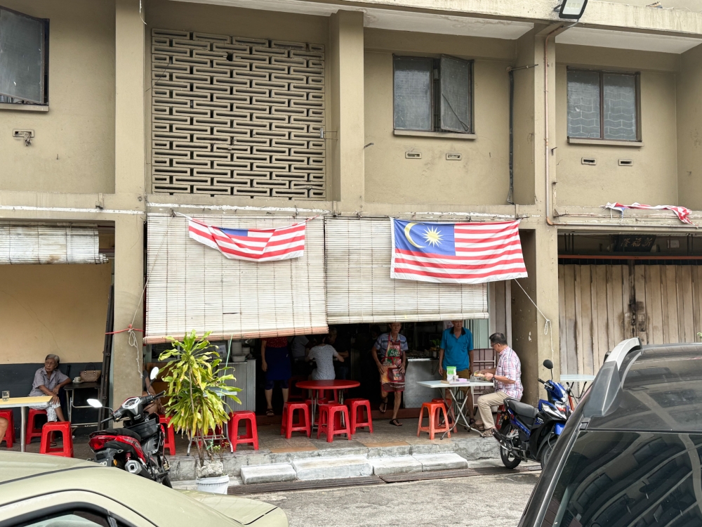 As the shop is covered with shade, look for this coffeeshop at the next block from Hien Kee and the second lot from the corner. — Picture by Lee Khang Yi