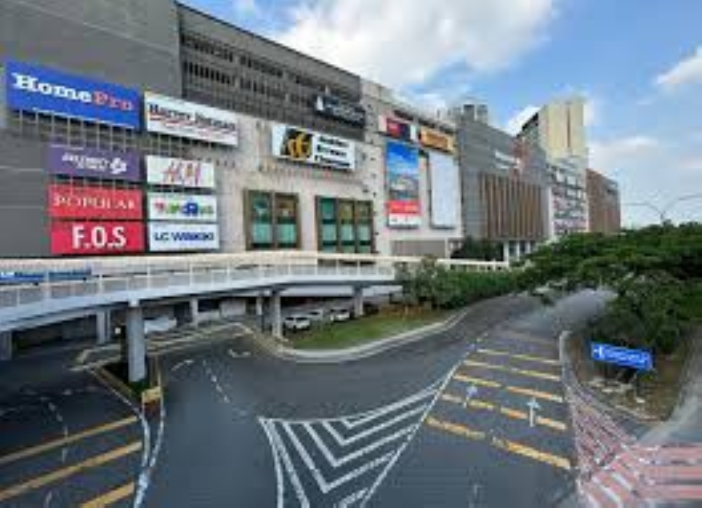 However, some experts have cautioned that more visitors do not automatically guarantee higher spending or long-term retail success. — Picture via X