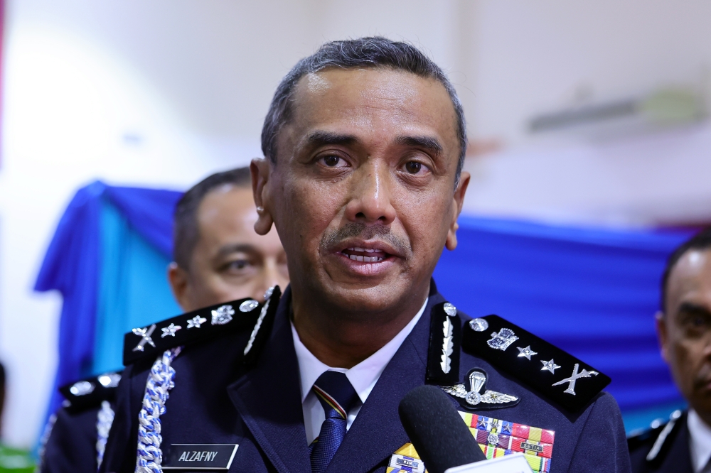 Busted Cops arrest three over 14 Klang Valley and Seremban burglaries