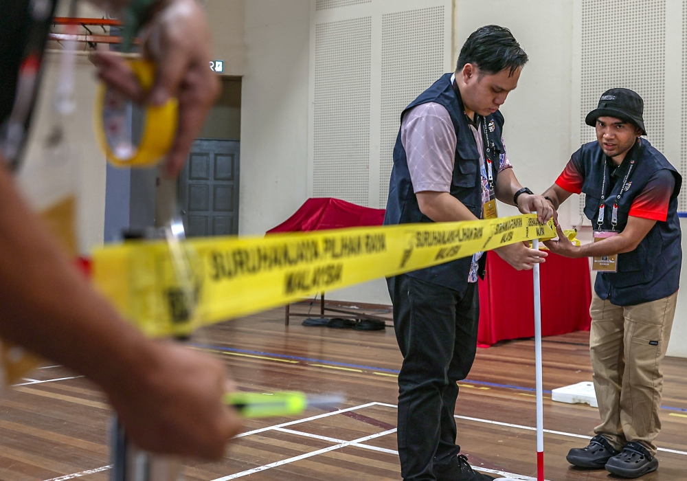 Election Commission staff make final preparations for the nomination process of the 17th Sabah State Election in P.190 Tawau on November 14, 2025, which will take place at the Tawau Civic Hall tomorrow. — Bernama pic 