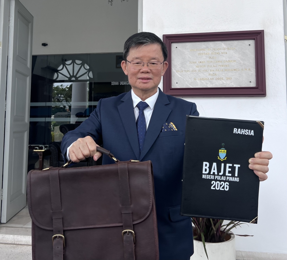 Penang chief minister Chow Kon Yeow tabled the Supply Bill today. — Picture by Opalyn Mok
