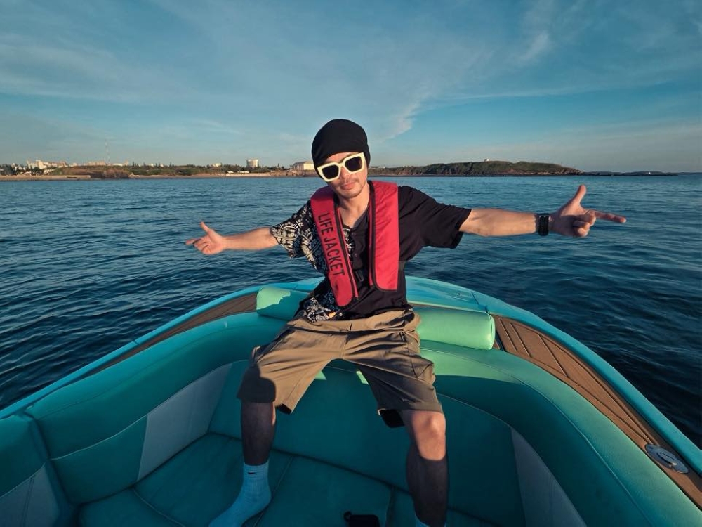 Namewee was released on police bail earlier this week after several days in remand, following the death of 28-year-old Taiwanese influencer Hsieh Yu-hsin, who was found unconscious at a Kuala Lumpur hotel where they were staying and later pronounced dead as investigations continue. — Picture via Facebook/Namewee 黃明志