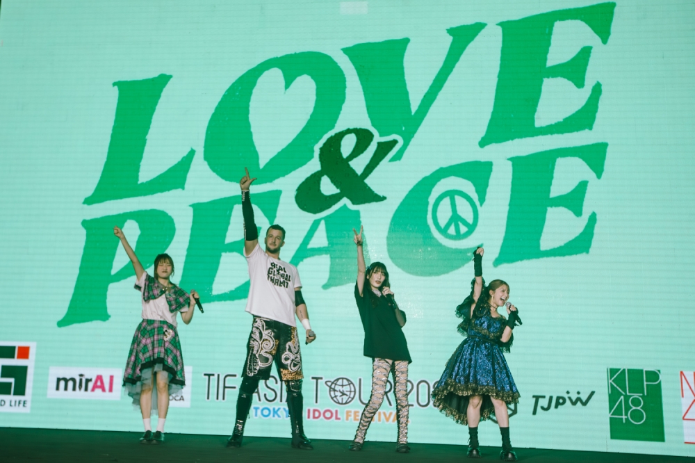 Opening ceremony with Foo Yi Shyan (far left) of KLP48, Chris Brookes of DDT, Yuki Kamifuku of TJPW, and legendary Japanese singer and actress Mari Yaguchi (Far right) welcoming fans at ‘Love and Peace’ at JioSpace last night. — Picture by Raymond Manuel