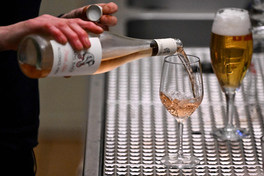 Bars cheer, but experts caution as Thailand lift afternoon alcohol ban to boost tourism 