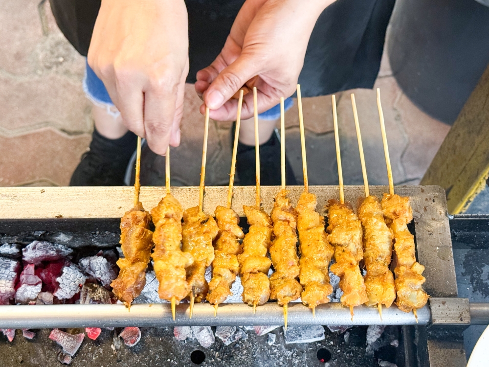 Be patient as your pork satay is grilled over a charcoal fire only upon order at Kevin’s Pork Sate — Picture by Lee Khang Yi