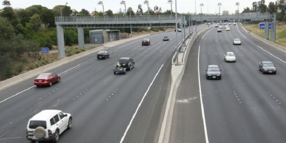 MLFF is a toll collection system that allows vehicles to pass without stopping, utilising the Automatic Number Plate Recognition (ANPR) system, in addition to the Radio Frequency Identification (RFID) system. ― SoyaCincau pic