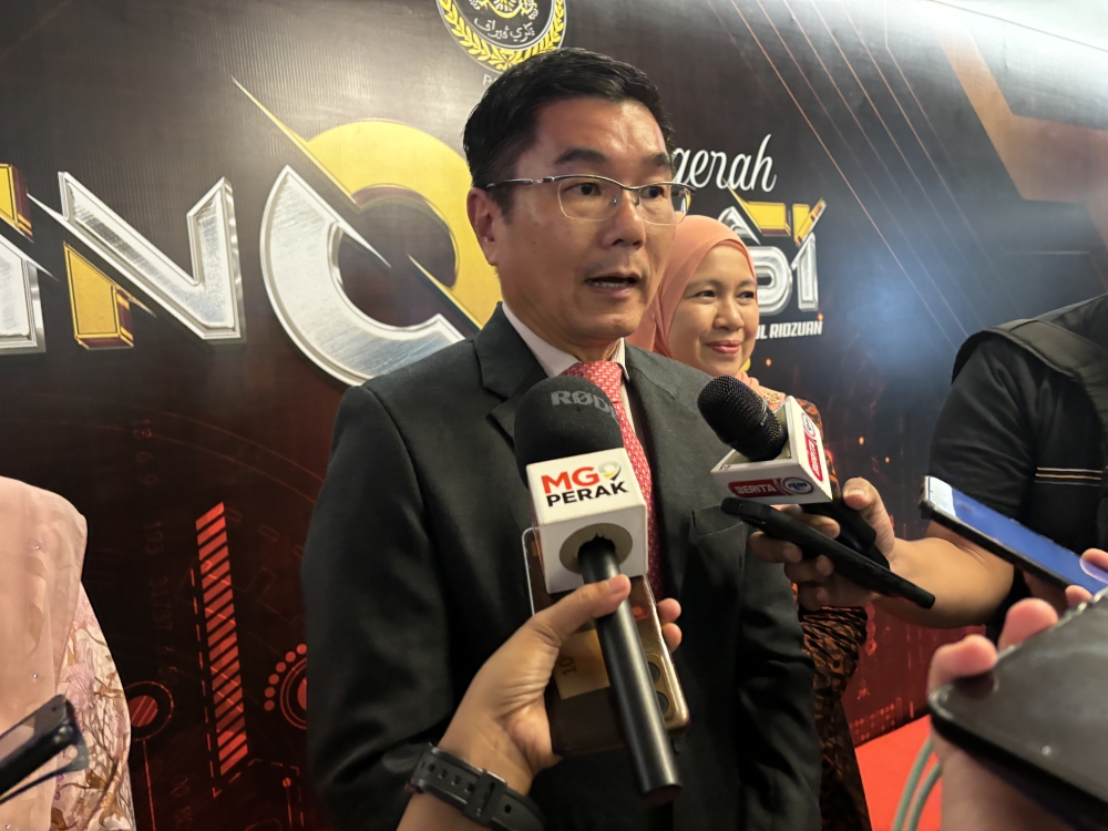Perak Science, Environment and Green Technology Committee chairman Teh Kok Lim speaks to reporters after attending the Majlis Anugerah Inovasi Perak at the Perak Darul Ridzuan Building in Ipoh November 17, 2025. — Picture by John Bunyan