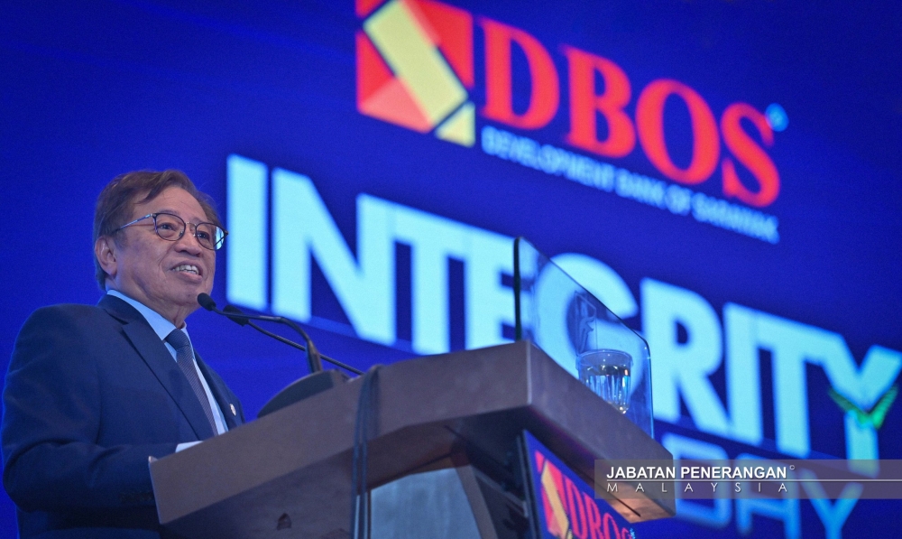 Abang Johari delivers his speech during the launching of DBOS Islamic Banking Window. — Penerangan photo