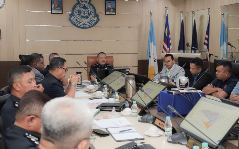 Penang police chief Datuk Azizee Ismail chairs a Mutiara Line LRT preliminary coordination meeting at the Penang Contingent Police Headquarters, November 17, 2025. — Picture from X/Bernama 