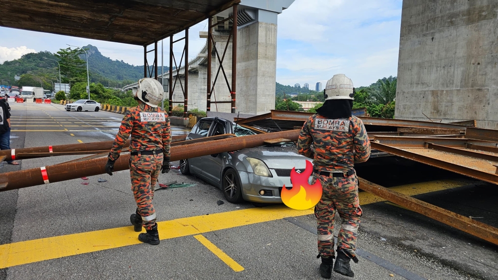 Fallen beams lay atop a Suzuki Swift along the MRR2 in Selayang, Kuala Lumpur, November 18, 2025. — Bomba pic