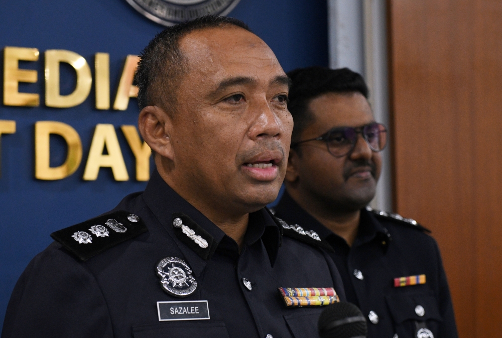 Dang Wangi district police chief ACP Sazalee Adam said they were trying to conduct the search in the area where the signal was detected. — Bernama pic