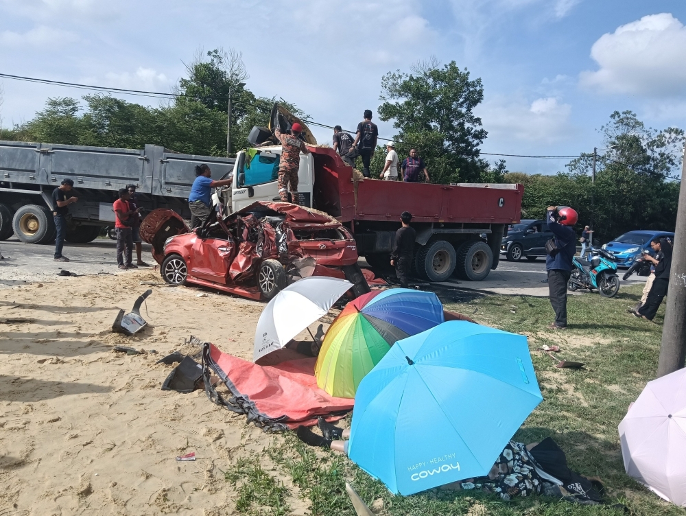 Kulai police chief ACP Tan Seng Lee said the 4.15pm crash happened when a lorry hit the back of a Perodua Bezza carrying a 68-year-old driver and three women aged 65 to 87. — Picture via Facebook