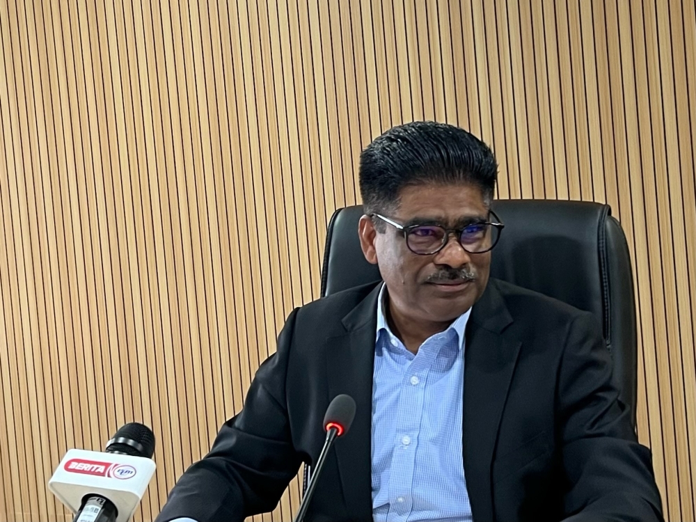 State Housing and Environment Committee chairman Datuk Seri S. Sundarajoo said the housing board has to clear its system and streamline its database after they found a large portion of previously registered applicants were no longer eligible for the affordable housing. — Picture by Opalyn Mok