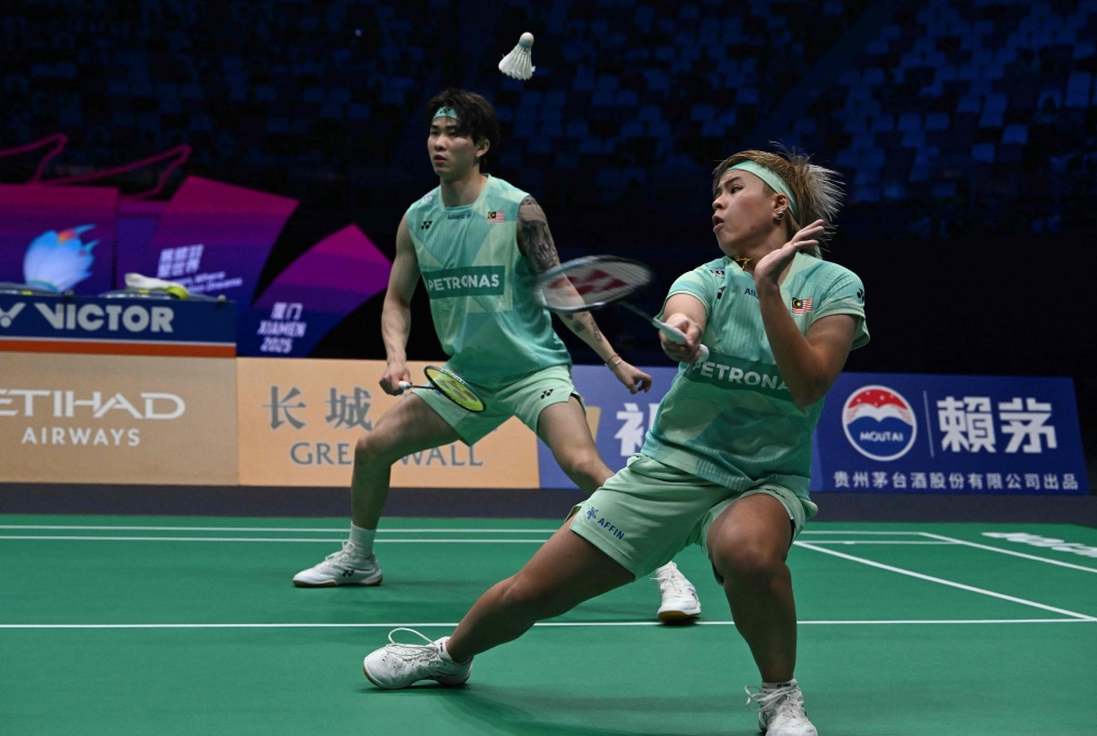 In the first round held at the Sydney Olympic Park, Chen Tang Jie–Toh Ee Wei (pictured) easily defeated compatriots Wong Tien Ci–Lim Chiew Sien 21–19, 21–9. — AFP pic