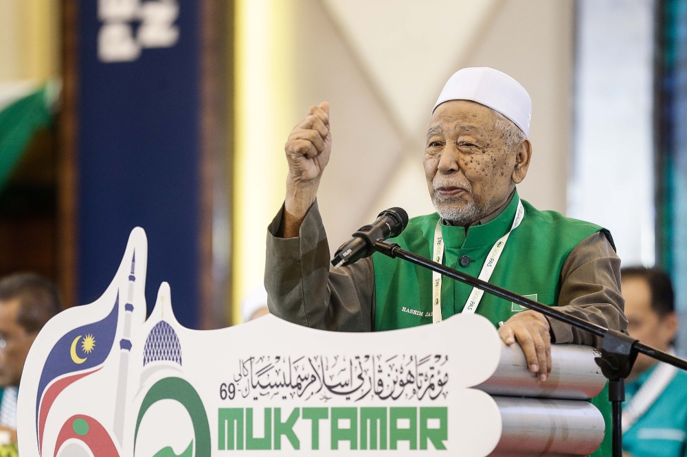 PAS spiritual leader Hashim Jasin hospitalised in Kangar, public urged to pray