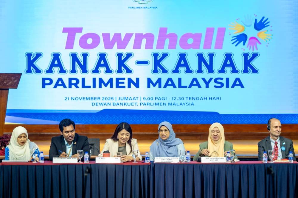 ‘Kids don’t feel safe’: School bullying complaint system flawed, parliamentary town hall reveals