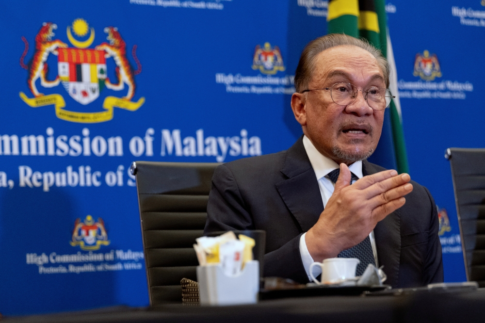 Prime Minister Datuk Seri Anwar Ibrahim said Malaysia’s involvement was based purely on its position as a close and trusted neighbour, and at no point did Putrajaya dictate how Bangkok and Phnom Penh should resolve their issues. — Bernama pic