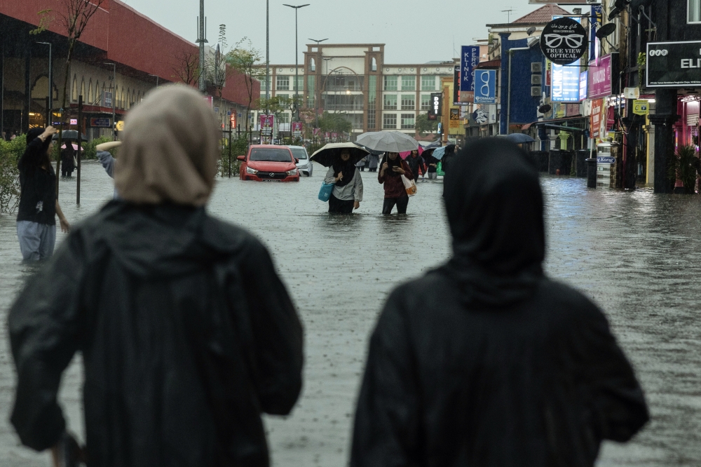 The Health Ministry said It said that the plan was activated through the state health departments (JKNs) and district health offices (PKDs) to ensure preparedness at all levels, thus assuring continued services and aid readiness. — Bernama pic