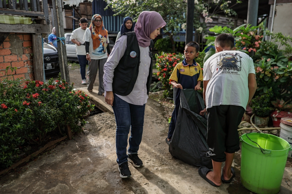 Institute for Development Studies of Sabah CEO Datuk Dr Ramzah Dambul said that having a large number of election candidates is a sign of a healthy democracy, it can also confuse voters. — Bernama pic
