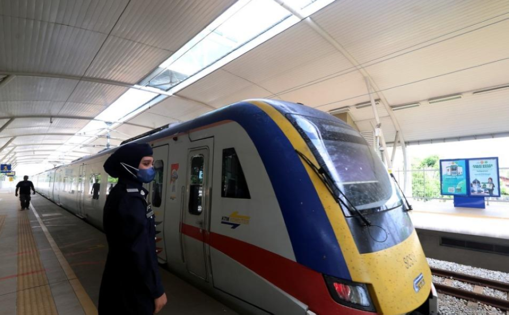 Train services from Padang Besar to Hat Yai have been temporarily suspended since Friday due to flooding in southern Thailand. — Bernama pic