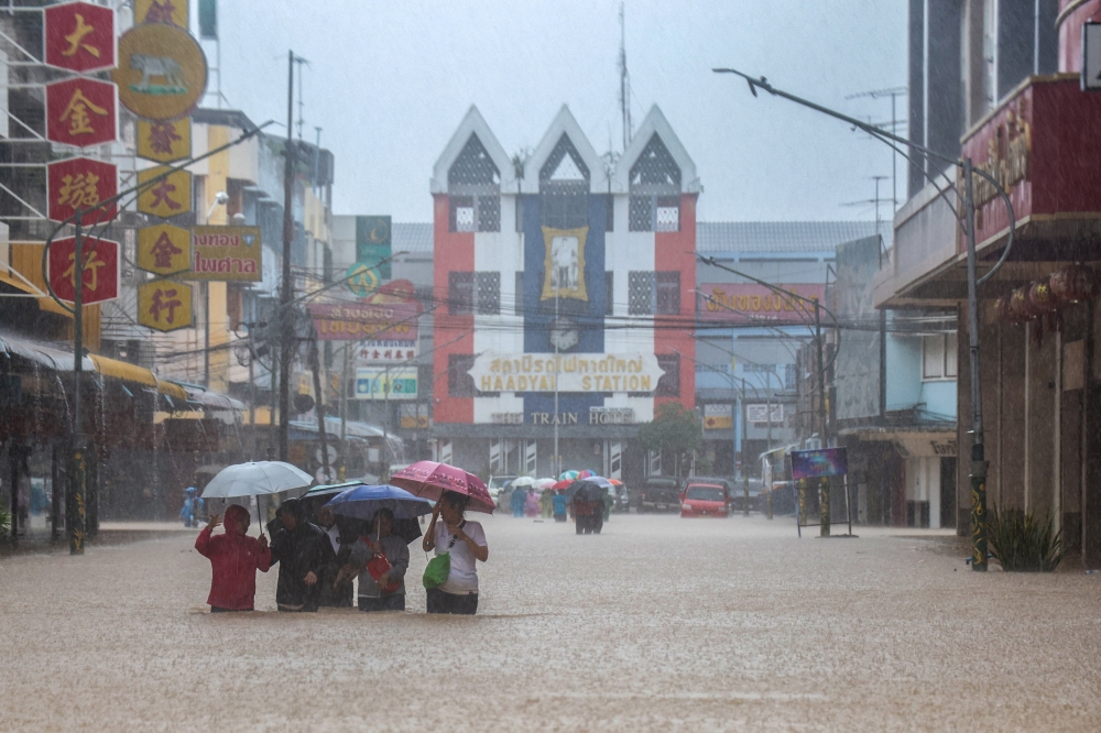 Malaysians in Hat Yai cope with rationed meals and outages as floodwaters rise