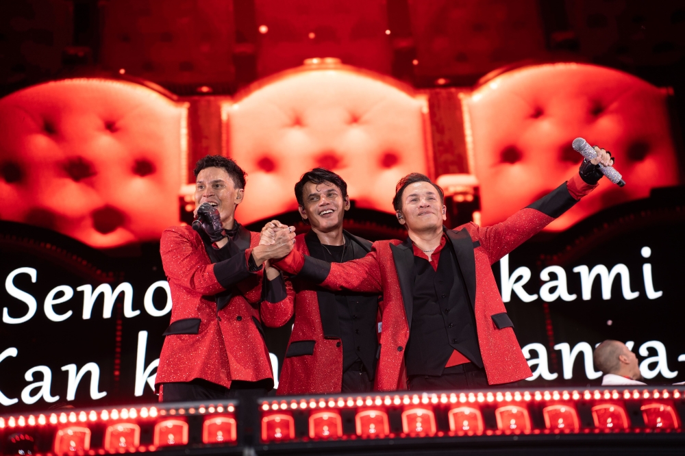 The brothers also revealed they were heartbroken their father could not attend last night’s concert. — Picture courtesy of Bangsawan Pictures