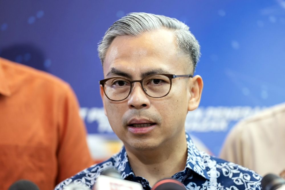 Malaysians below 16 will be barred from creating social media accounts starting next year, Communications Minister Datuk Fahmi Fadzil said today. — Bernama pic