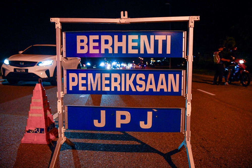 JPJ Pahang said the incident was recorded during an inspection of a lorry suspected of carrying cargo not permitted under the Land Public Transport Act 2010, with the driver reportedly refusing to cooperate. — Bernama pic
