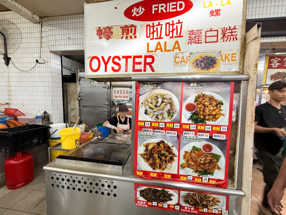 The stall is right next to the fried noodles stall at the end of the restaurant. — Picture by Lee Khang Yi