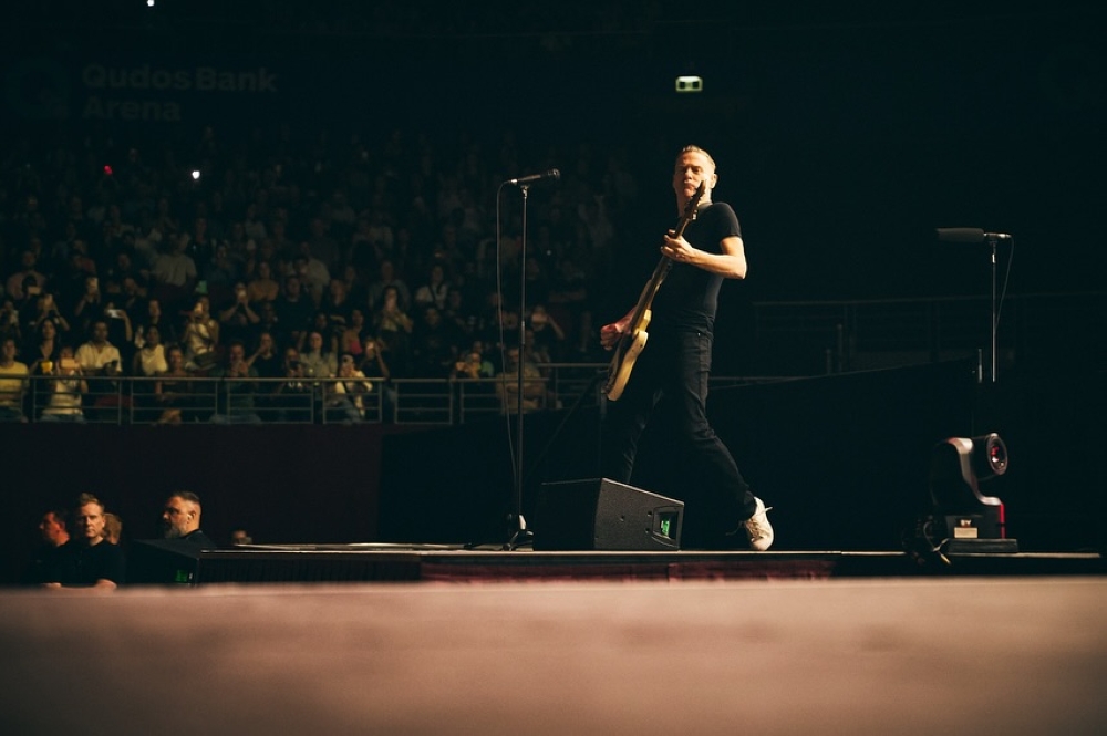 Bryan Adams brings his Roll with the Punches tour to Malaysia for a one-night-only performance in Feb next year (VIDEO)