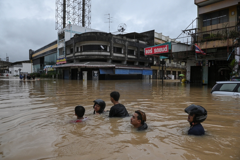 Thai government confirms floods toll now at 33 in southern Thailand