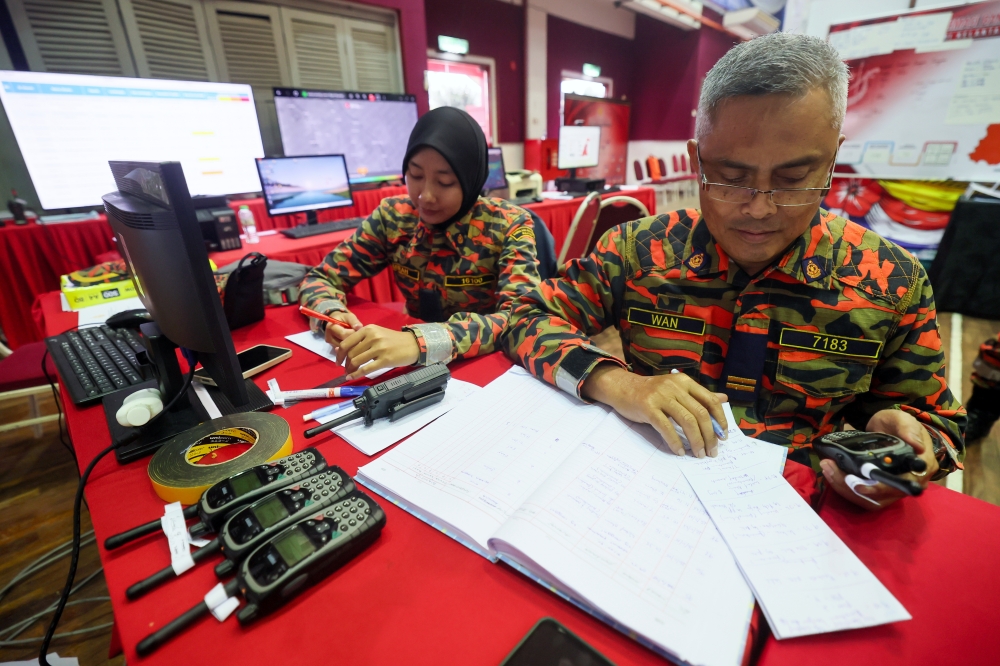 Kelantan floods turn deadly: Woman drowns in Tanah Merah, companion in Proton Saga survives raging waters
