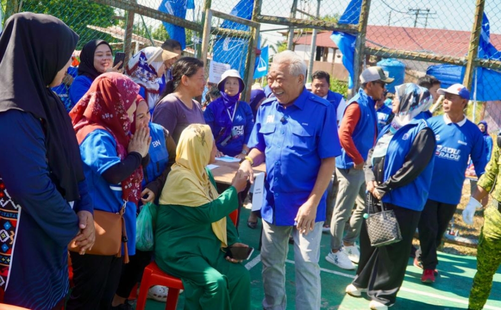 Datuk Seri Bung Moktar Radin greets constituents on the campaign trail. — The Borneo Post pic 