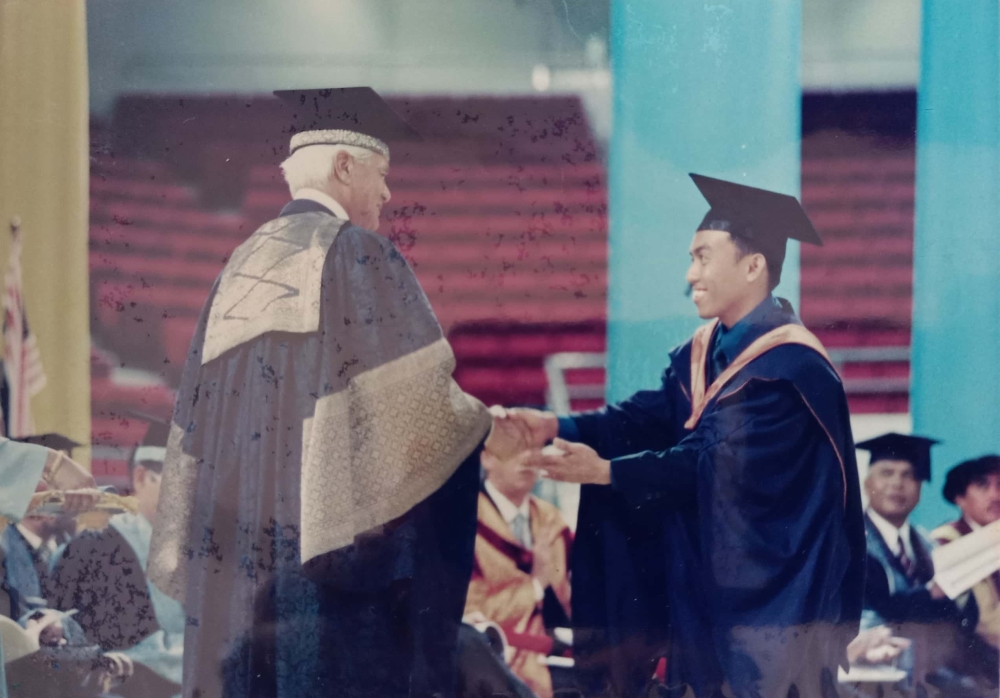 The author receiving his degree from then UM Chancellor, the late Sultan Azlan Shah in 2001.