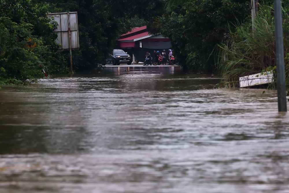Danger-level rain alert issued for Putrajaya, Selangor and four other states as downpours to last until Saturday