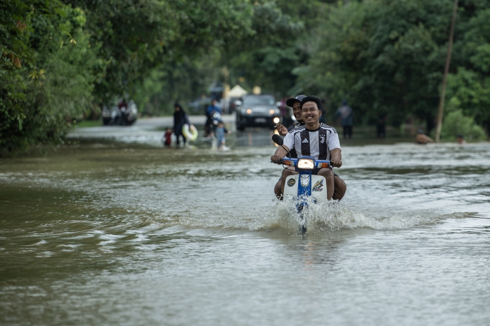 Tropical Storm Senyar weakens after hitting Selangor-Negeri Sembilan coast, rain still expected