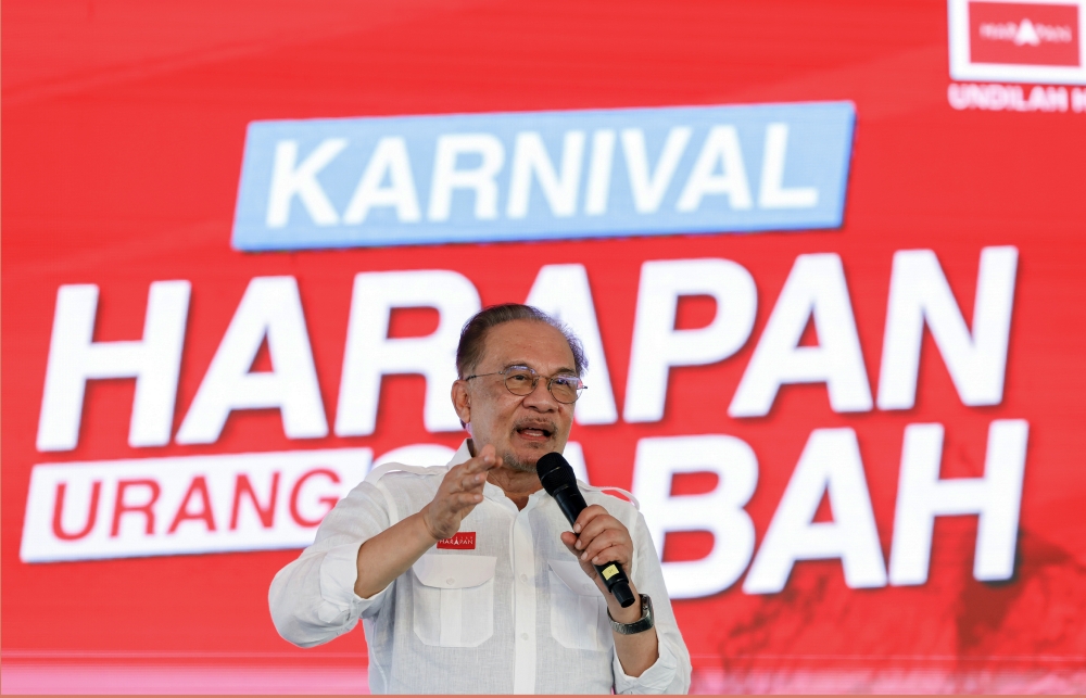 Prime Minister and PH chairman Datuk Seri Anwar Ibrahim campaigns at the Harapan Urang Sabah Carnival in Petagas, Putatan yesterday. — Bernama pic